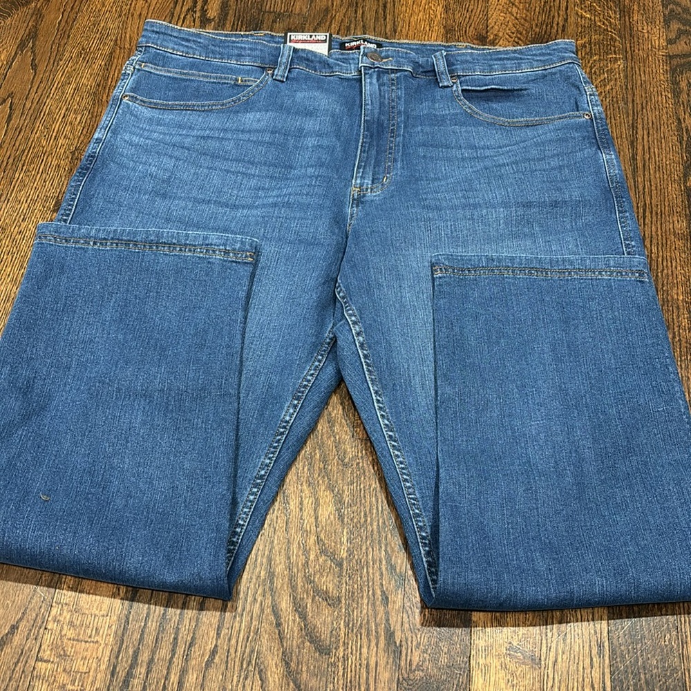 Kirkland straight leg jeans with 5 pockets size 42X32